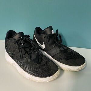 Nike - Kylie Irving - basketball shoes youth 6